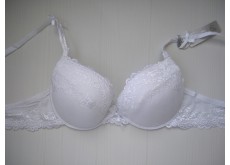 Бюстгальтер WeiyeSi кружево белый 75С 6324 Бюстгальтер WeiyeSi кружево белый 75С 6324